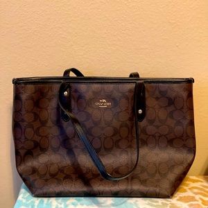 Authentic Coach tote signature canvas (Used)